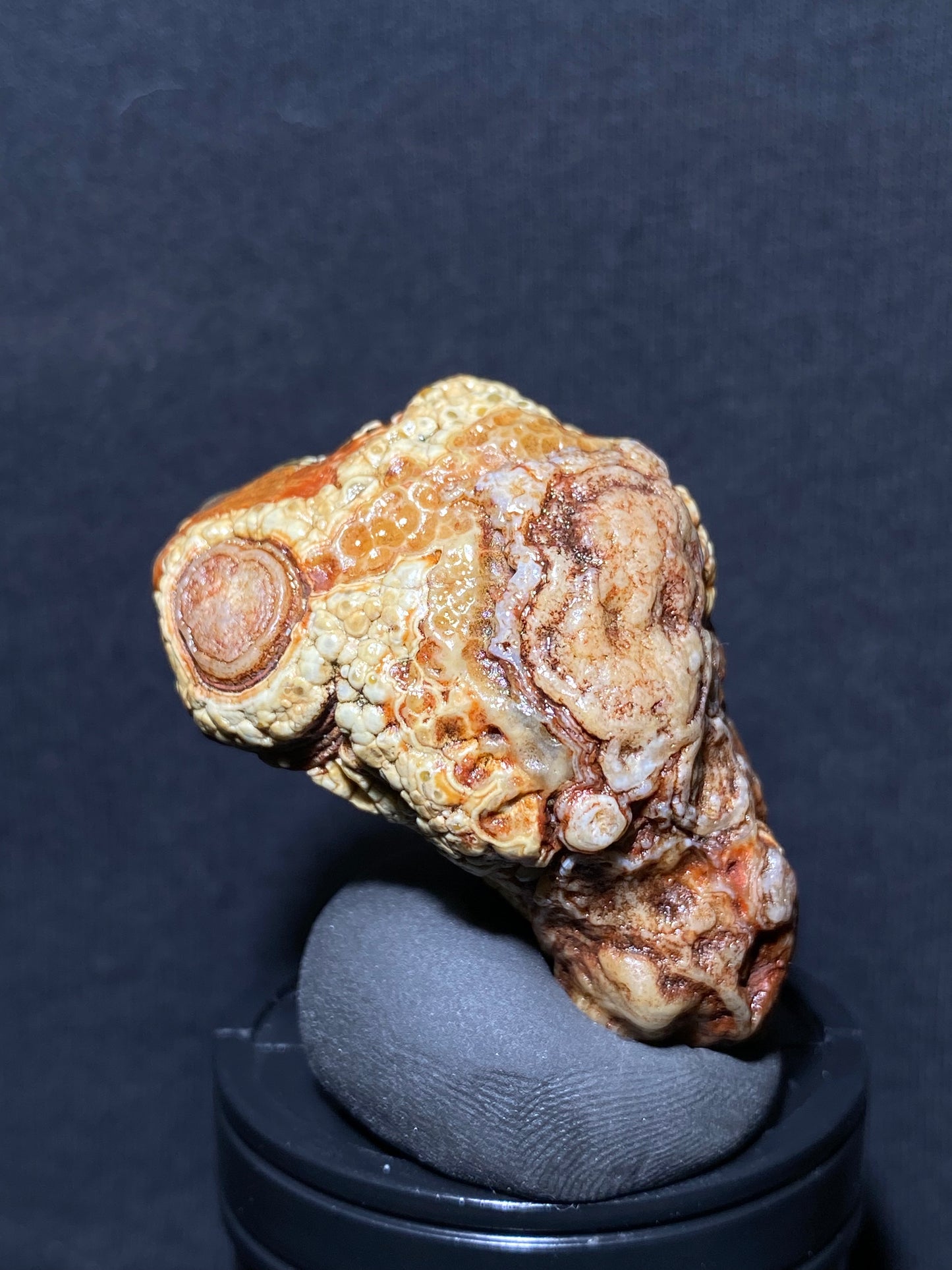 (1022)Alxa Desert Gobi eye Agate rough nature stone,Natural red Color Raw Stone from Inner Mongolia.