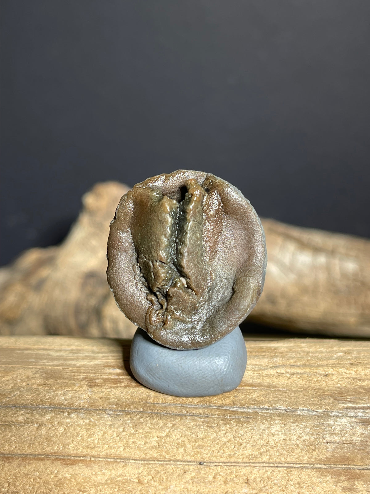 (1126) Natural Hulunbuir Agate- Sculpture Cavity & Weathered Surface