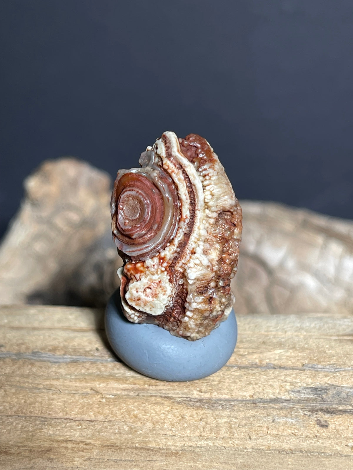 (1094)Natural Alxa Gobi Eye Agate - Human-Like silhouette