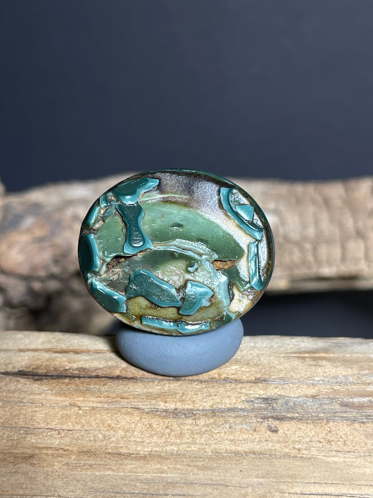 (1073)Natural Hulunbuir Gobi Agate - Raised Green Layered Patterns