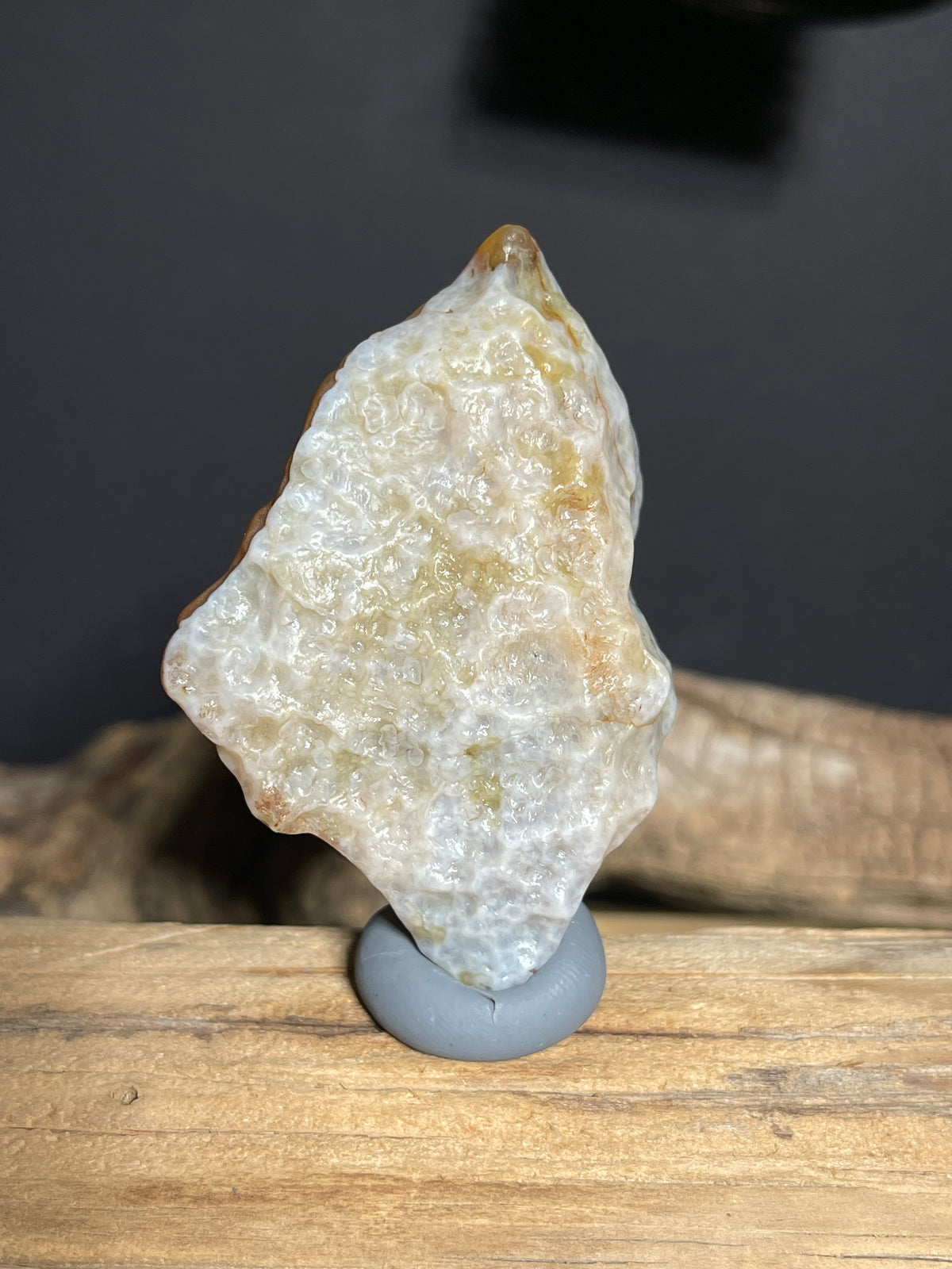 (1056)Natural Alxa Gobi Agate - Honey Brown Agate with White Botryoidal Texture