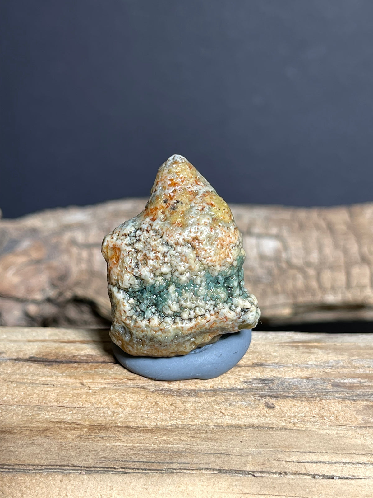 (1074)Natural Alxa Gobi Agate - Clown-Like Mimetolith with Botryoidal Texture