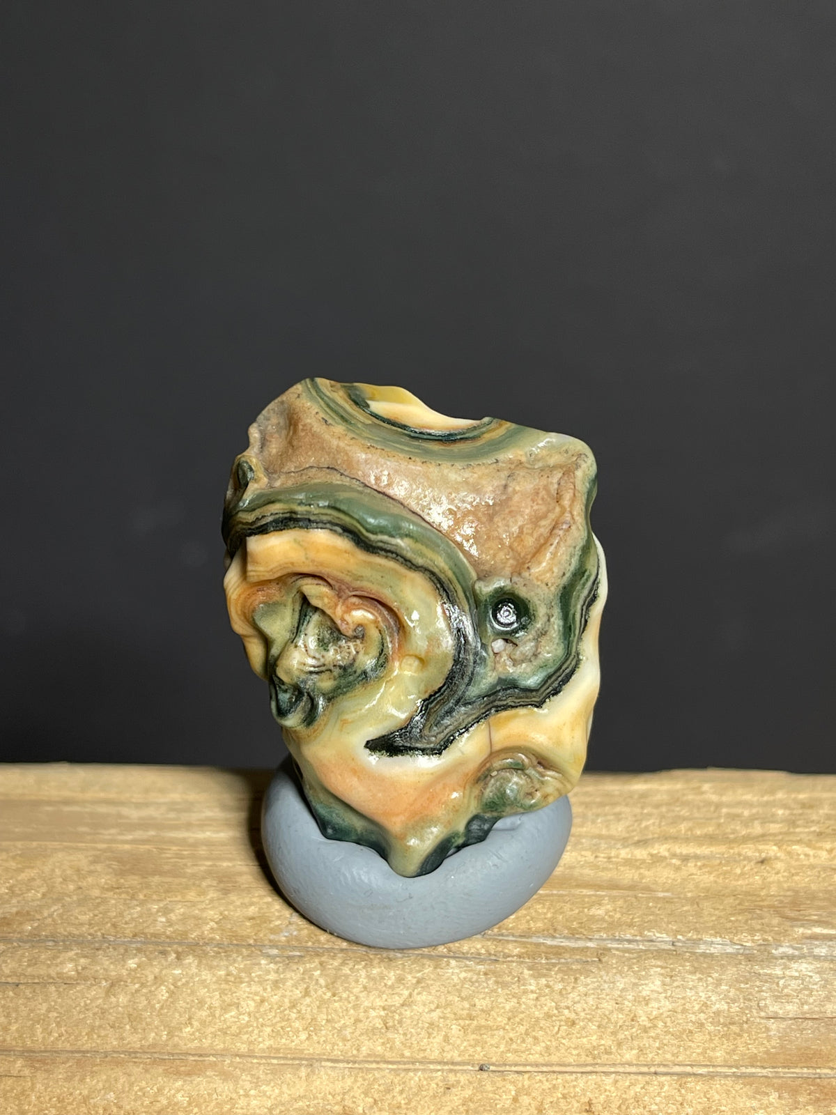 (1136) Natural Alxa Gobi Eye Agate Mimetolith— Face-Like Pattern Collector Specimen