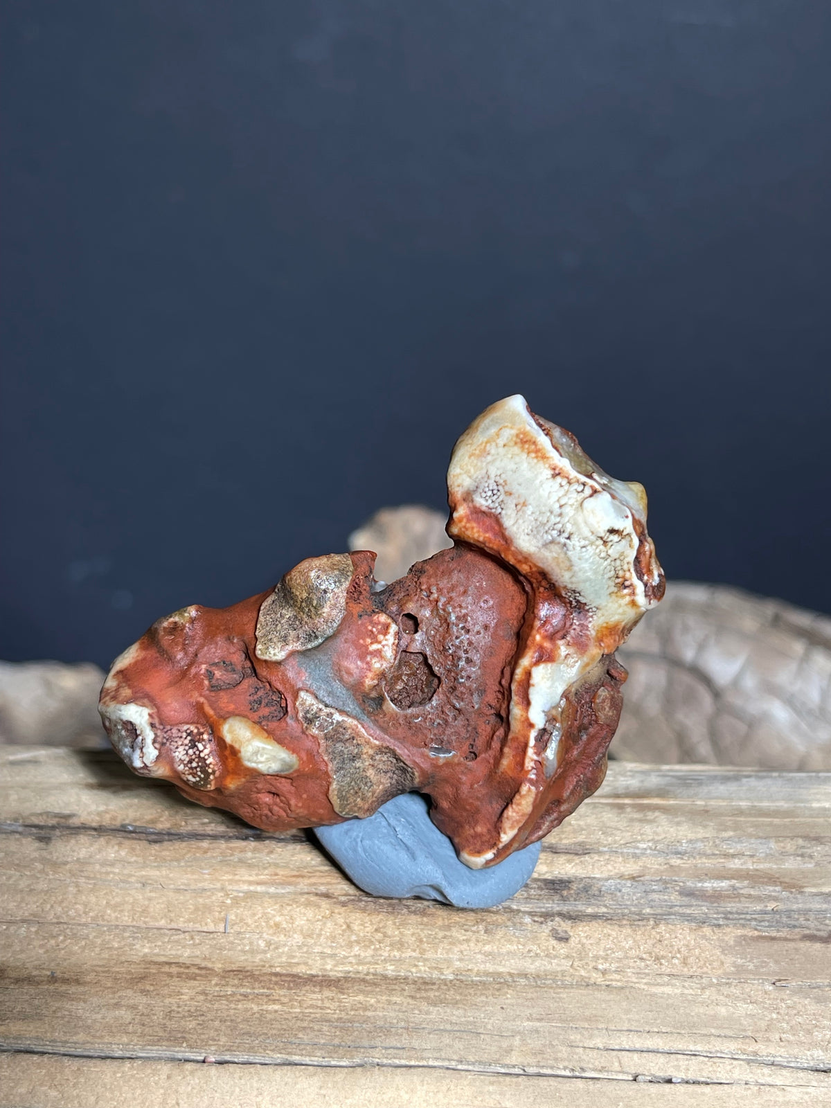 (1023)Natural Alxa Gobi Eye Agate - Red Stone with Large Concentric Eye
