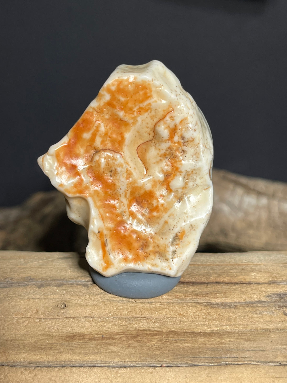 (1054)Natural Alxa Gobi varnish Agate - Orange & Creamy Desert Varnish Stone