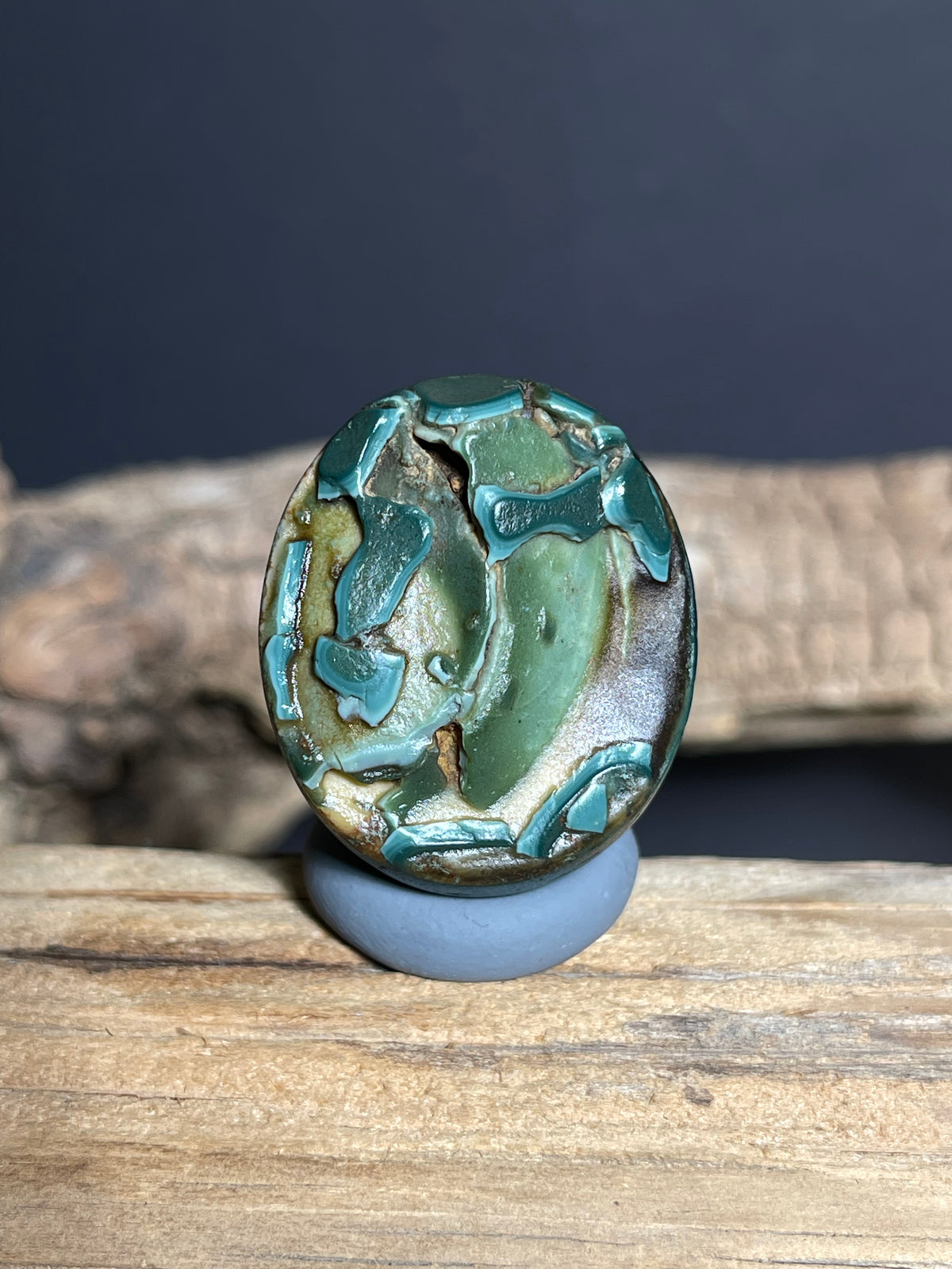 (1073)Natural Hulunbuir Gobi Agate - Raised Green Layered Patterns