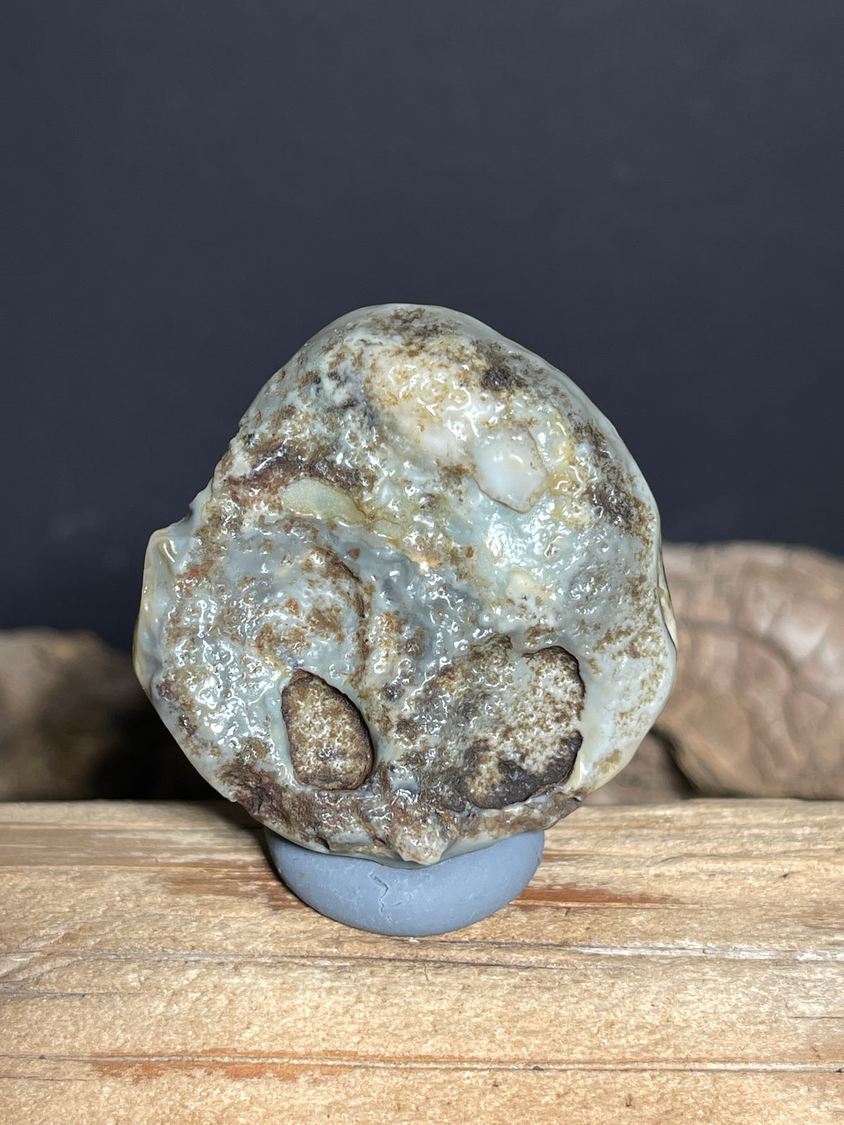(1027)Natural Hulunbuir Gobi Agate - Green-Gray Layered Desert Stone