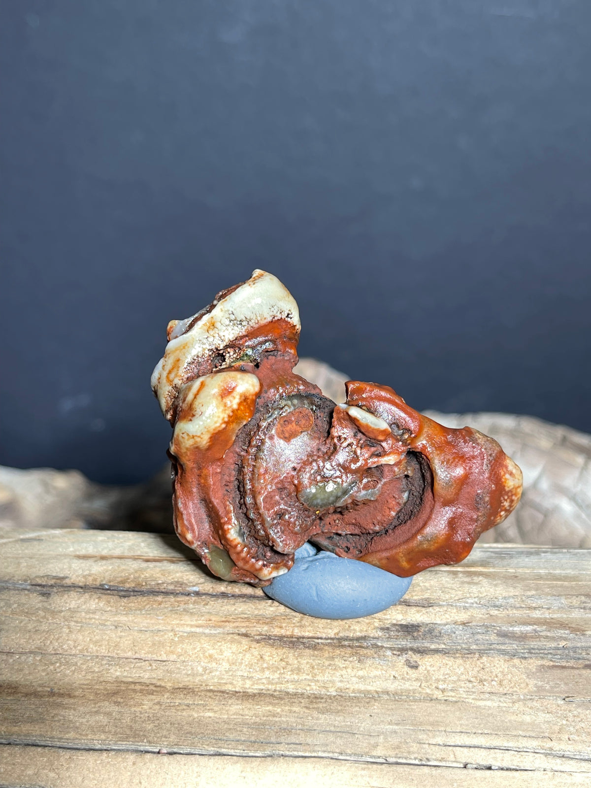 (1023)Natural Alxa Gobi Eye Agate - Red Stone with Large Concentric Eye