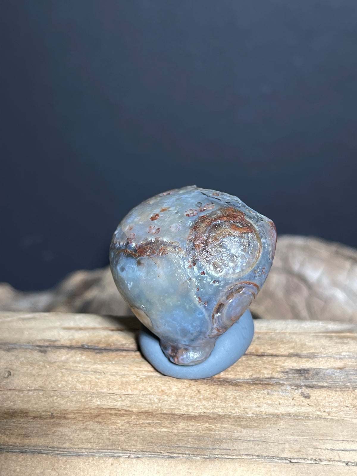 (1035)Natural Alxa Desert Gobi Eye Agate - Gray-Blur Stone with Reddish Concentric Eyes