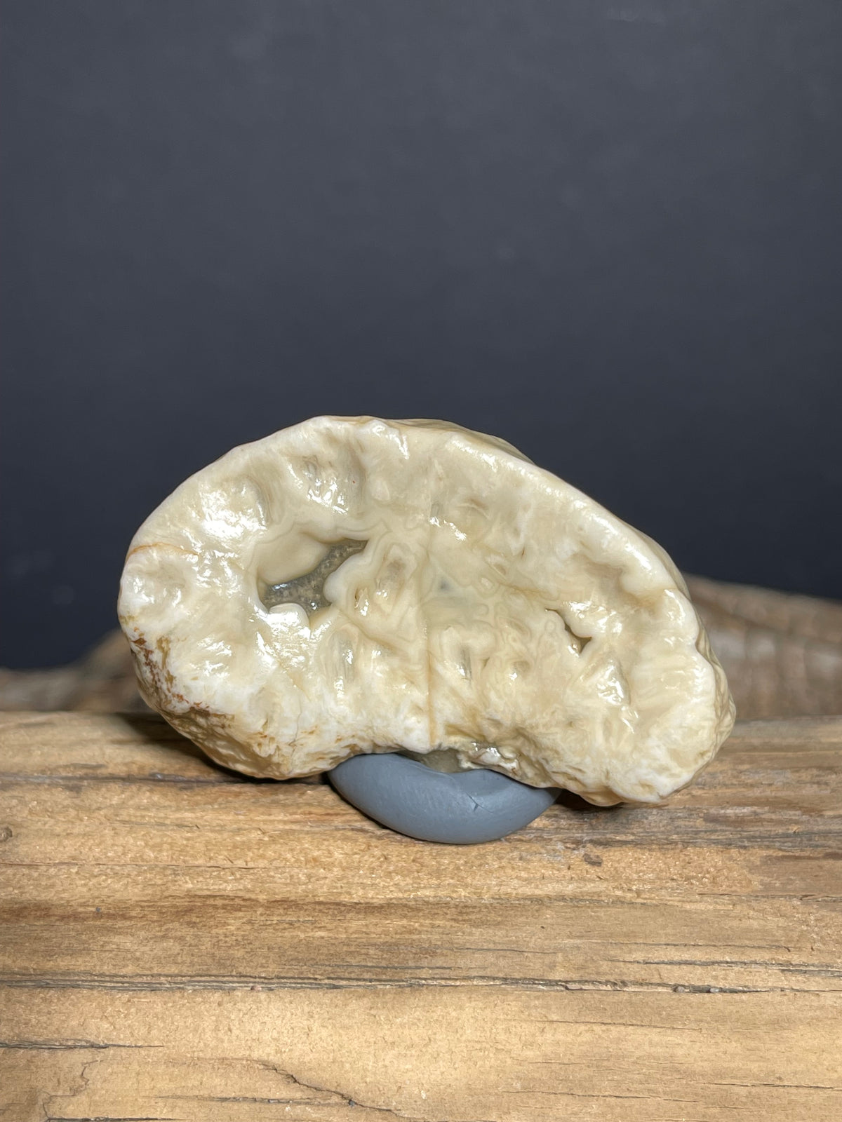 (1040)Natural Alxa Gobi Agate with Crystal Cavity - Inner Mongolia