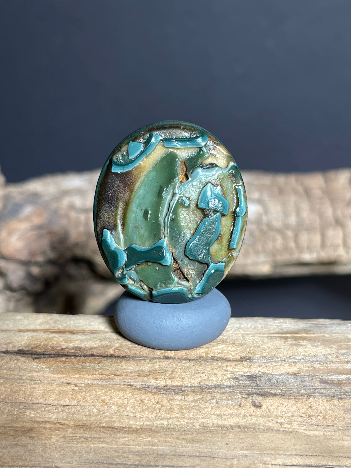 (1073)Natural Hulunbuir Gobi Agate - Raised Green Layered Patterns