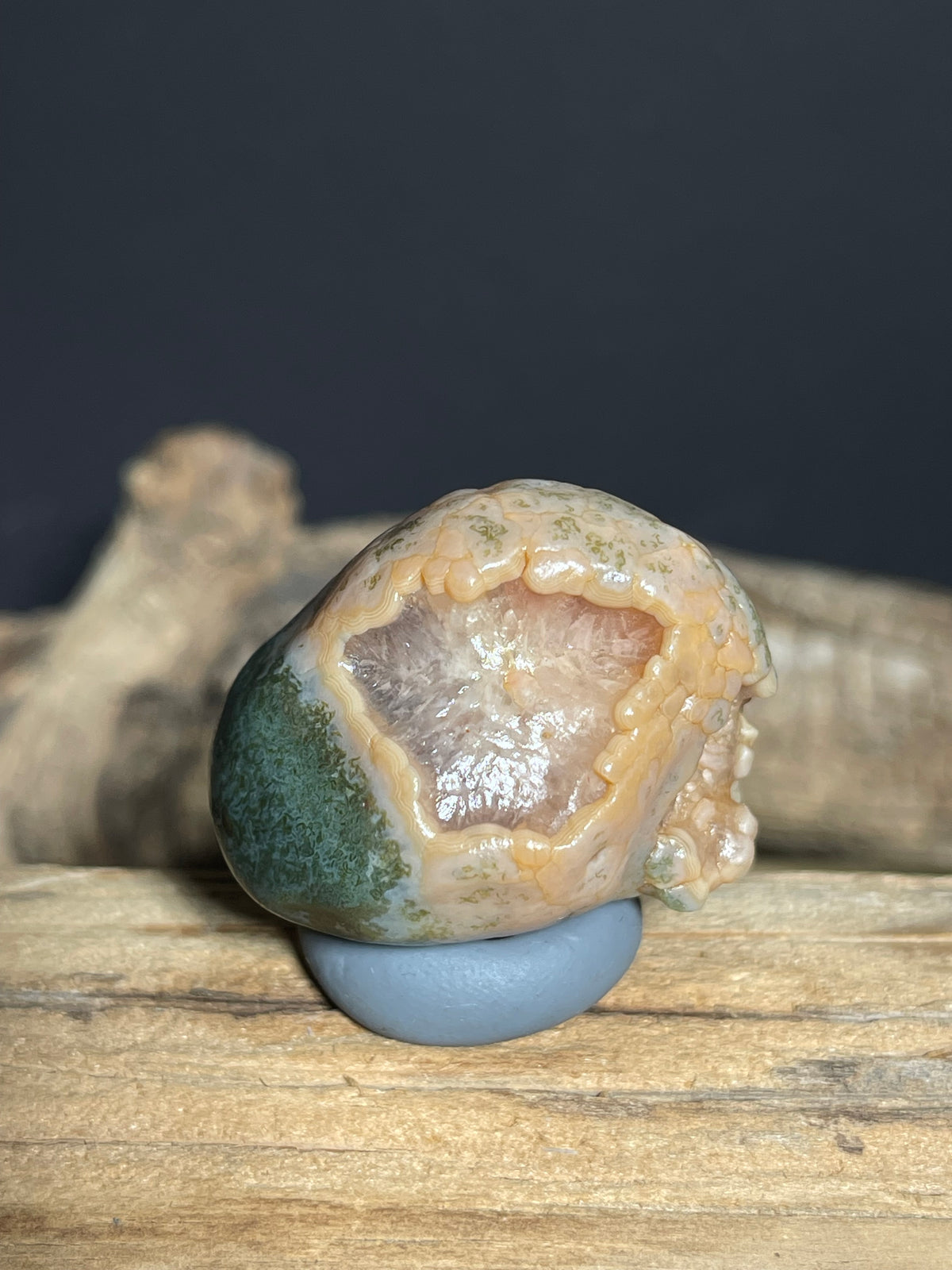 (1057)Natural Alxa Gobi Agate - Green Moss Pattern with Druzy Crystal Cavities