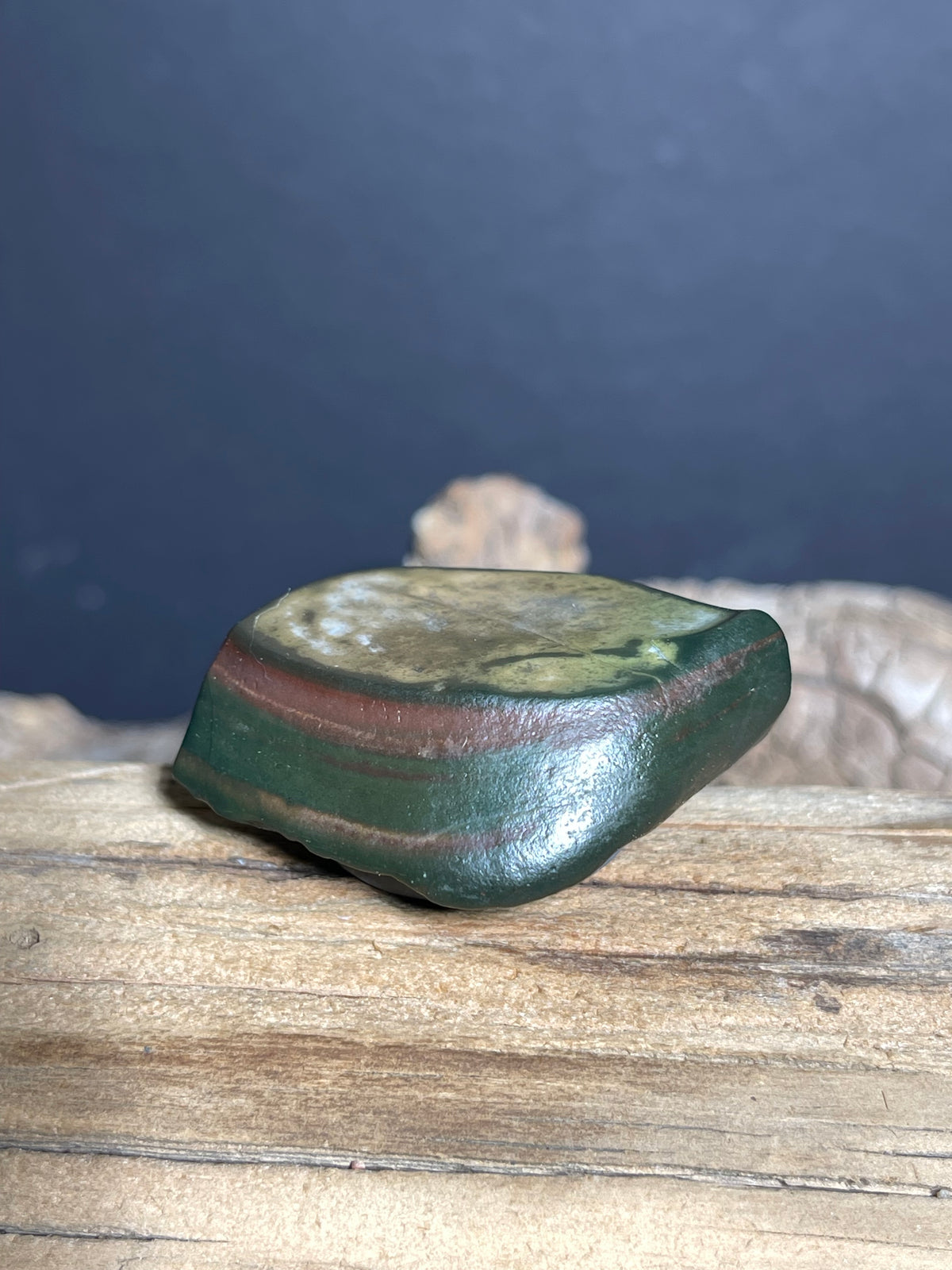 (1013)Natural Alxa Gobi Agate - Green Leaf-Shaped with layered Border