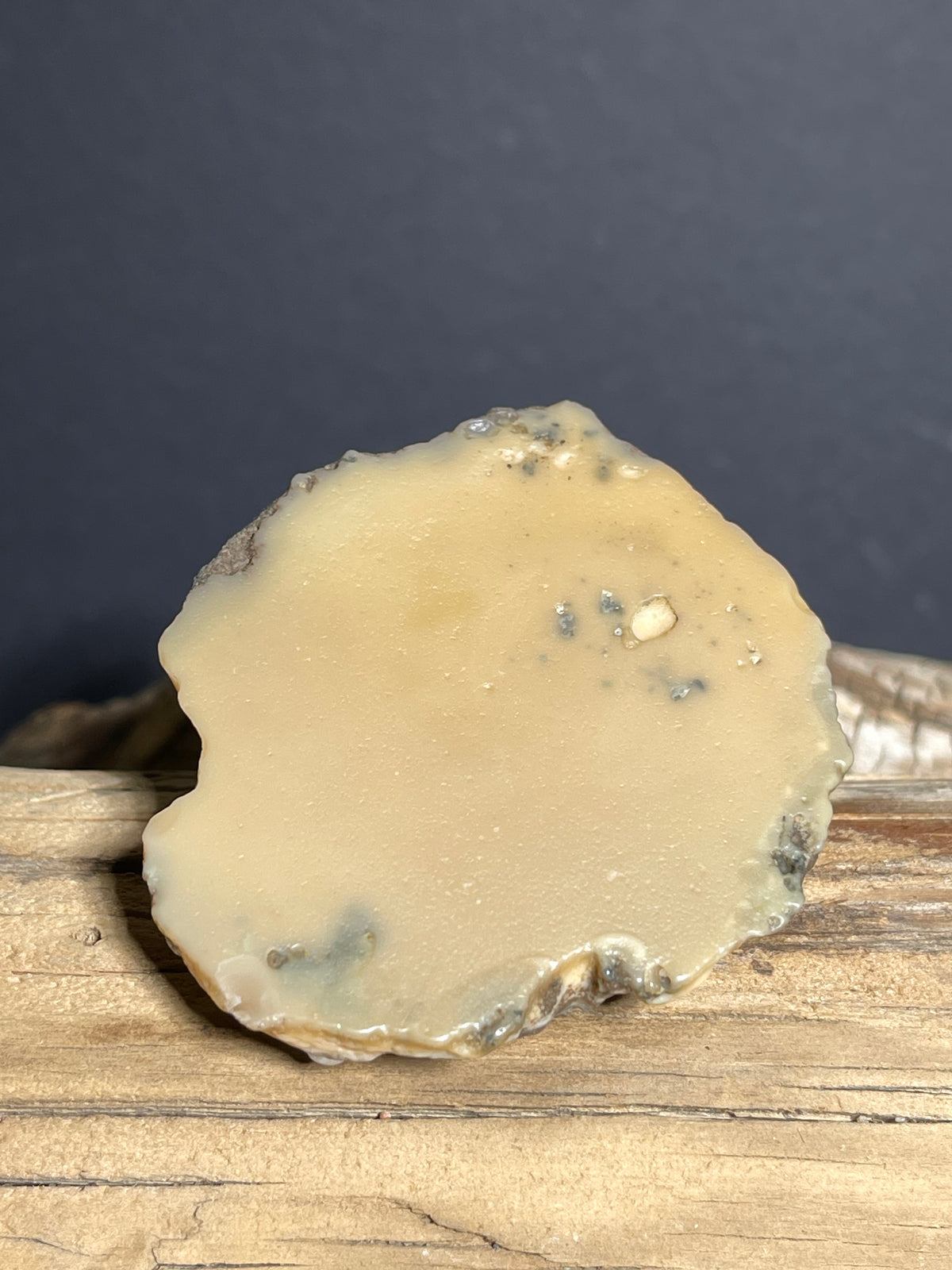 (1008)Natural Hulunbuir Gobi Agate with Cream-White Chalcedony Patterns