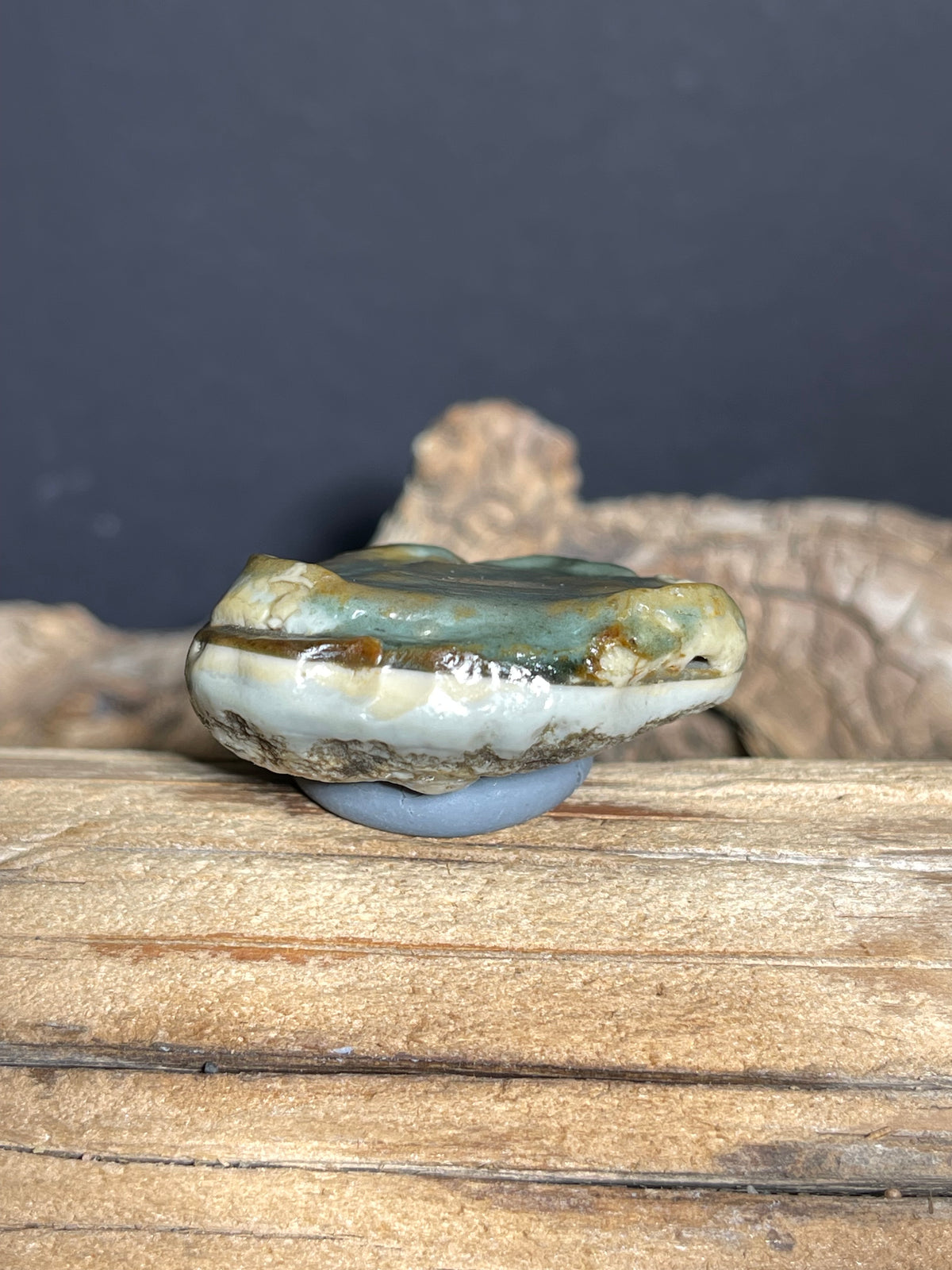 (1027)Natural Hulunbuir Gobi Agate - Green-Gray Layered Desert Stone