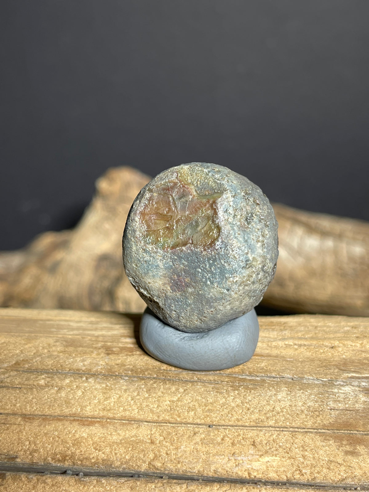 (1126) Natural Hulunbuir Agate- Sculpture Cavity & Weathered Surface