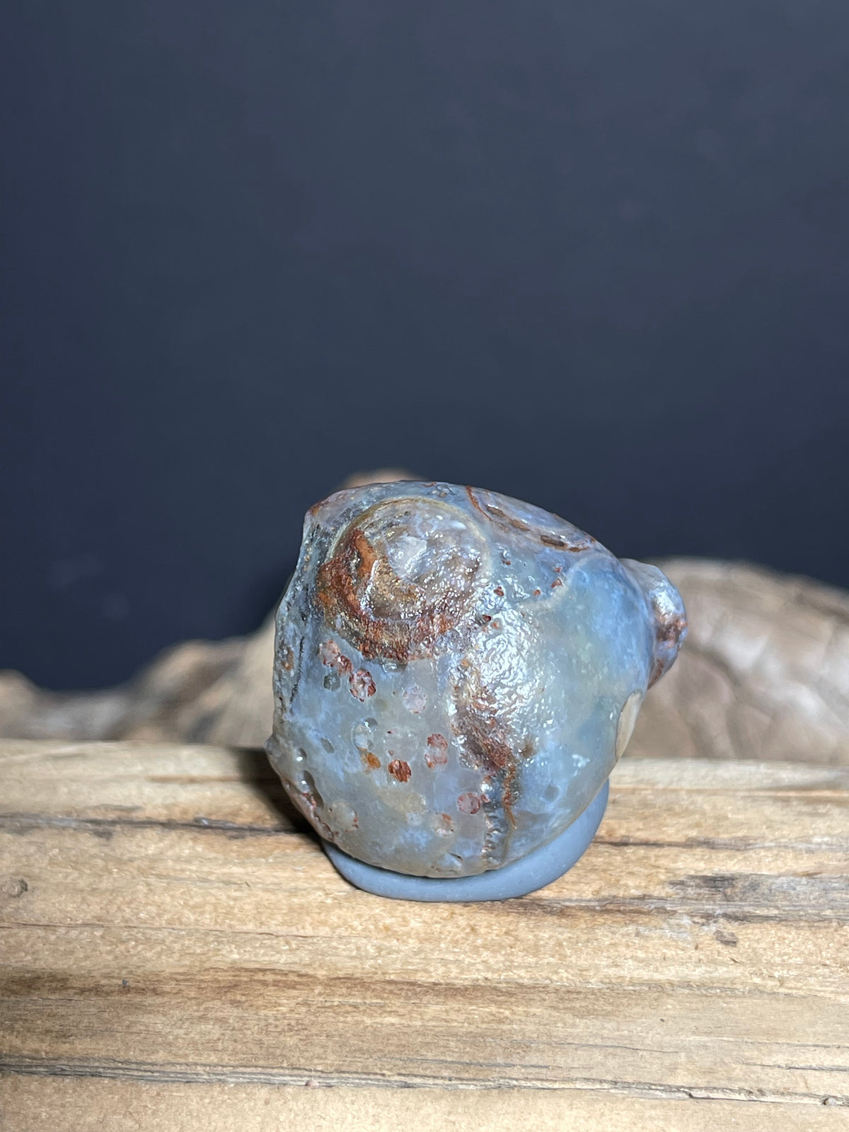 (1035)Natural Alxa Desert Gobi Eye Agate - Gray-Blur Stone with Reddish Concentric Eyes