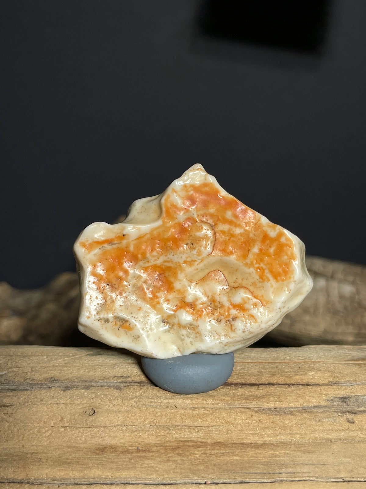 (1054)Natural Alxa Gobi varnish Agate - Orange & Creamy Desert Varnish Stone