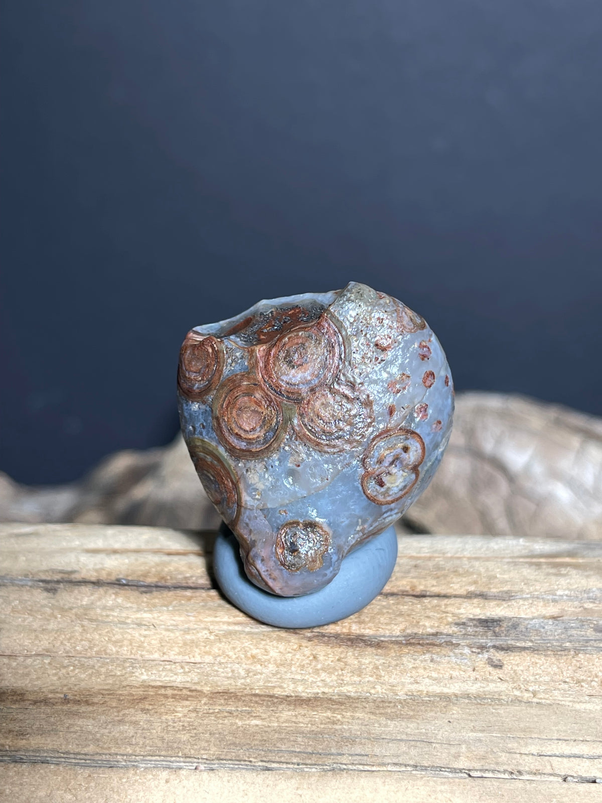 (1035)Natural Alxa Desert Gobi Eye Agate - Gray-Blur Stone with Reddish Concentric Eyes