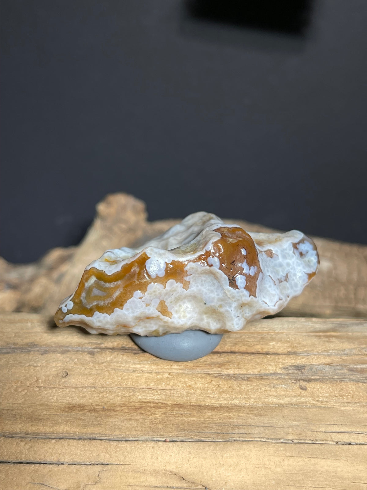 (1056)Natural Alxa Gobi Agate - Honey Brown Agate with White Botryoidal Texture