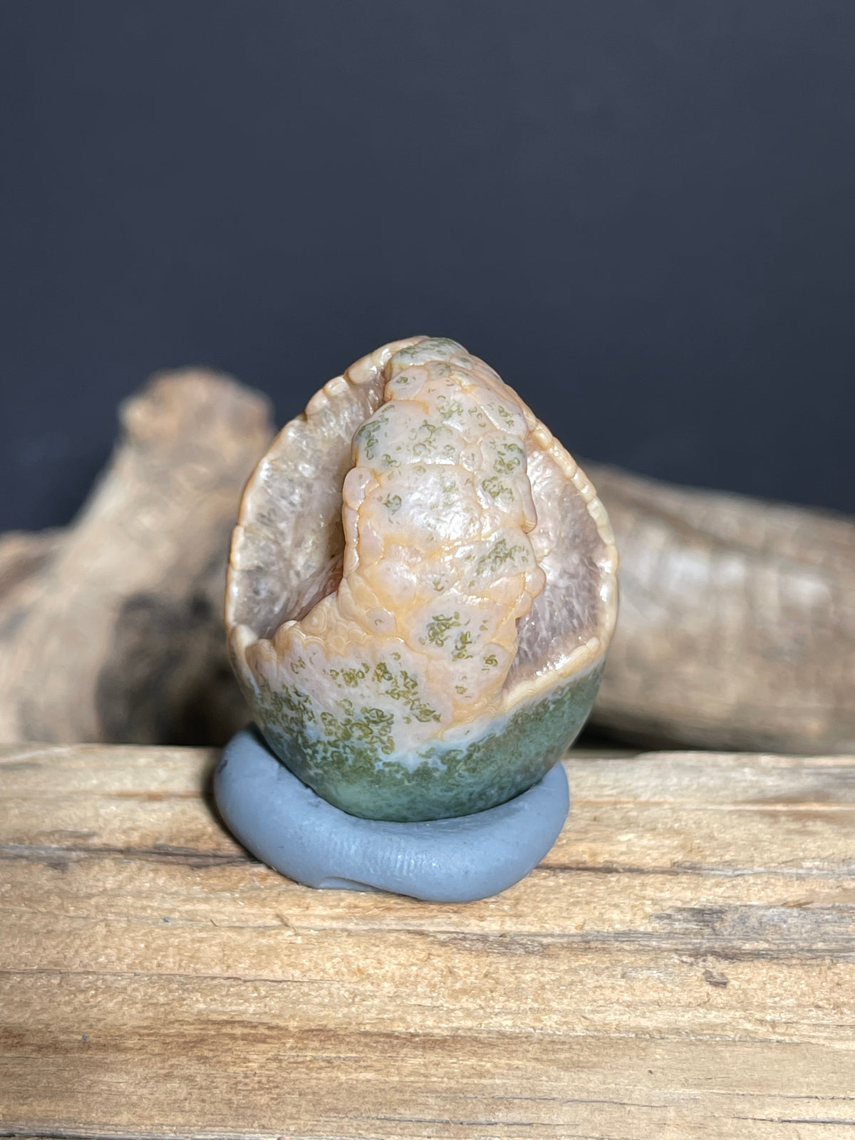 (1057)Natural Alxa Gobi Agate - Green Moss Pattern with Druzy Crystal Cavities