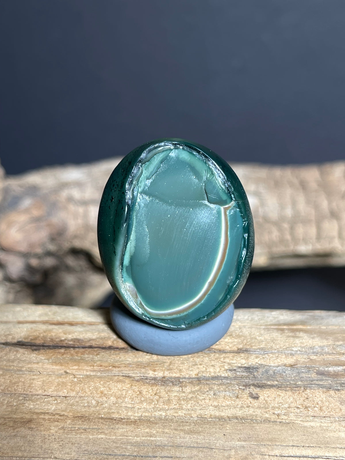 (1073)Natural Hulunbuir Gobi Agate - Raised Green Layered Patterns