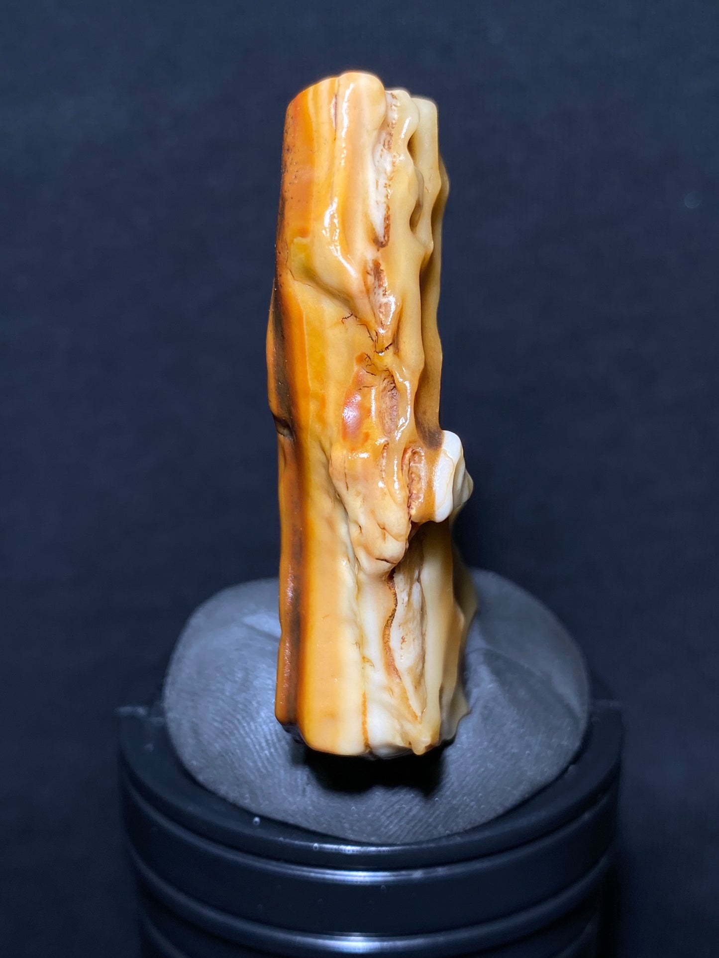 (1003)Alxa Desert Gobi Agate, rough nature Jade-Like Varnish stone, Natural red Color Raw Stone from Inner Mongolia.