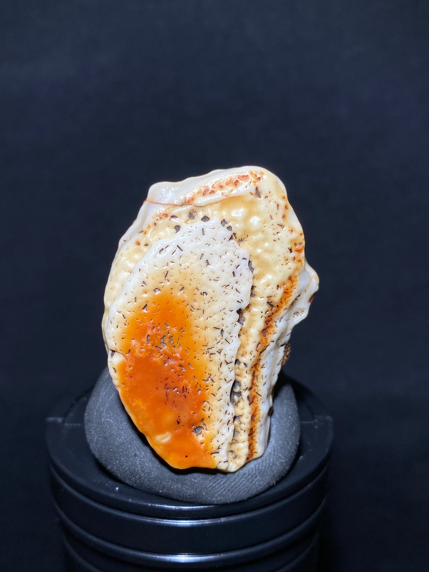 (1007)Alxa Desert Gobi Agate, rough nature varnish stone, Natural red Color Raw Stone from Inner Mongolia.
