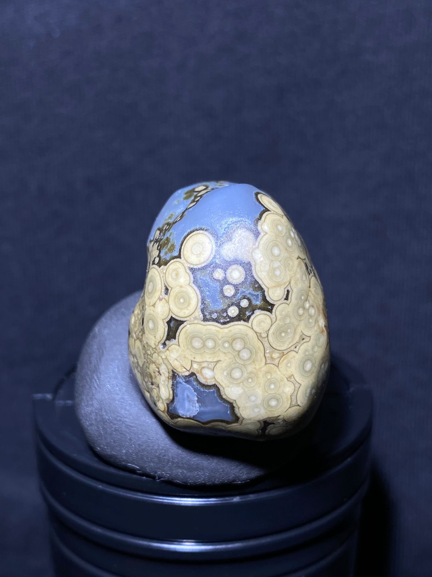 (1019)Alxa Desert Gobi eye Agate, rough nature stone,Natural Color Raw Stone from Inner Mongolia.