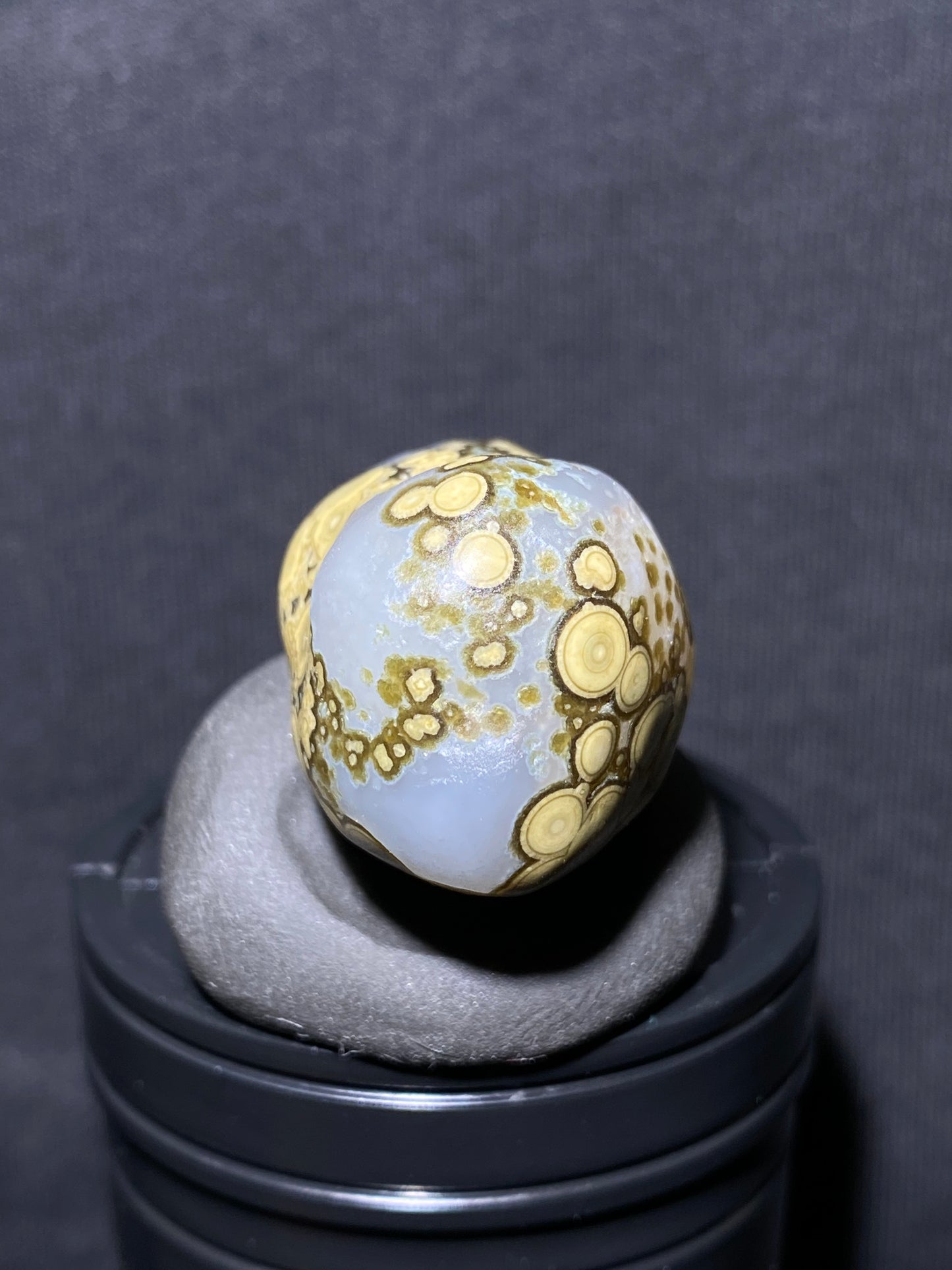 (1019)Alxa Desert Gobi eye Agate, rough nature stone,Natural Color Raw Stone from Inner Mongolia.