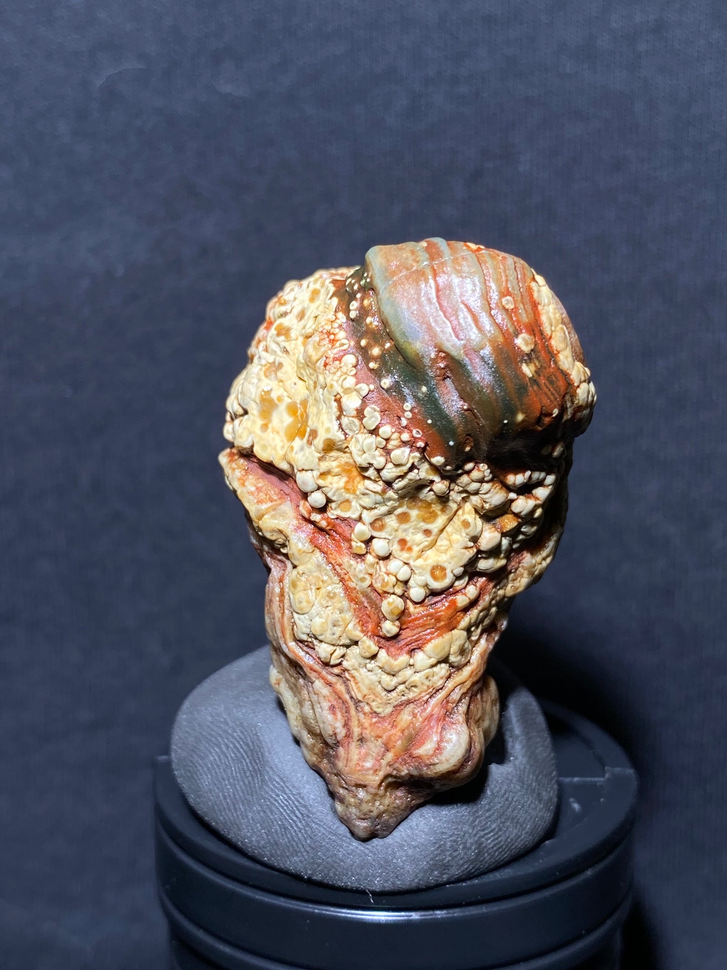 (1022)Alxa Desert Gobi eye Agate rough nature stone,Natural red Color Raw Stone from Inner Mongolia.