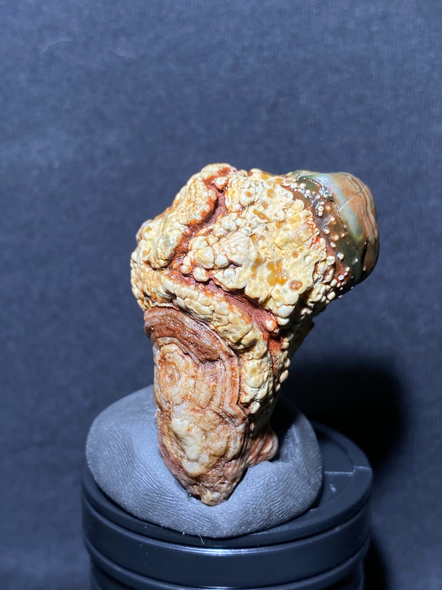 (1022)Alxa Desert Gobi eye Agate rough nature stone,Natural red Color Raw Stone from Inner Mongolia.