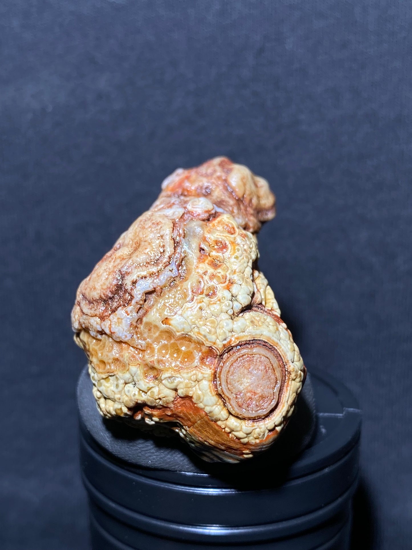 (1022)Alxa Desert Gobi eye Agate rough nature stone,Natural red Color Raw Stone from Inner Mongolia.