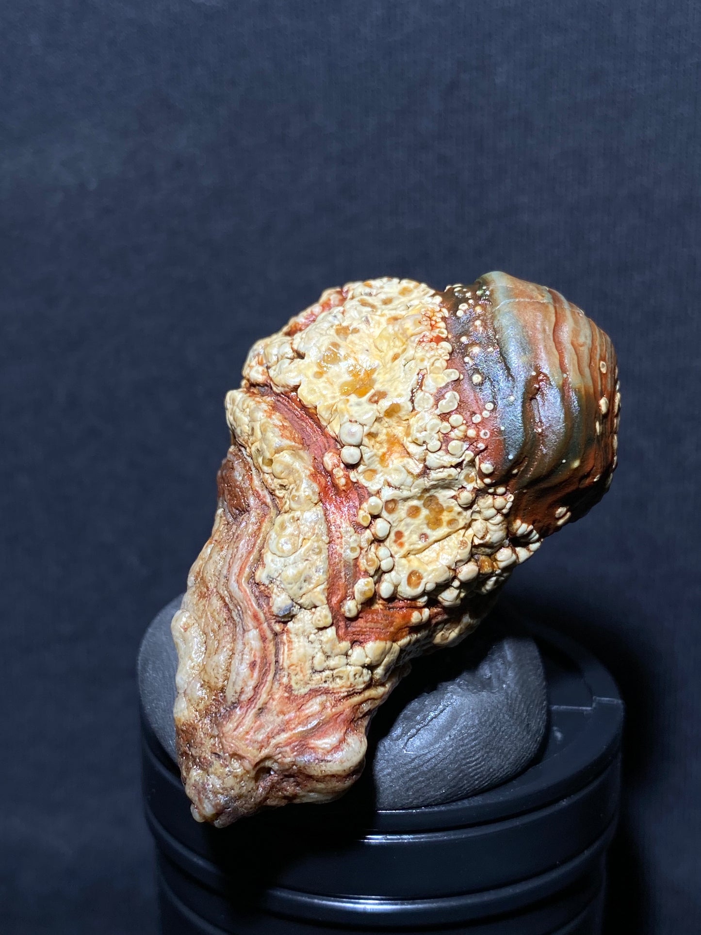 (1022)Alxa Desert Gobi eye Agate rough nature stone,Natural red Color Raw Stone from Inner Mongolia.