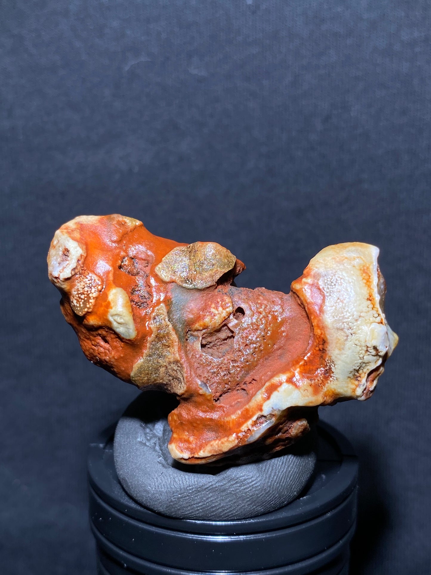 (1023)Alxa Desert Gobi eye Agate rough nature stone,Natural red Color Raw Stone from Inner Mongolia.