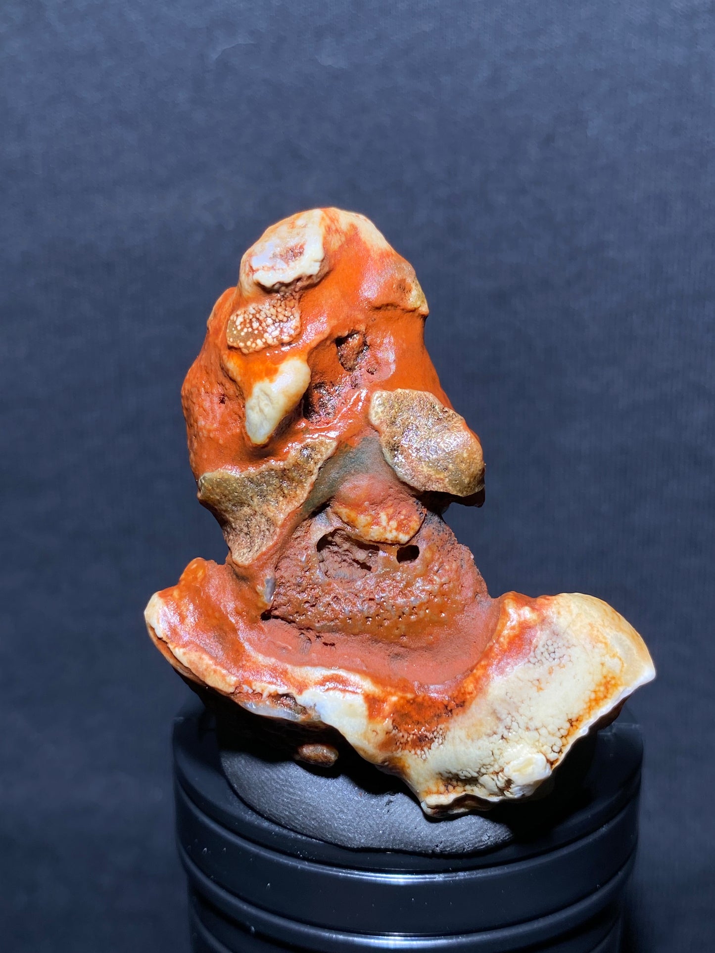 (1023)Alxa Desert Gobi eye Agate rough nature stone,Natural red Color Raw Stone from Inner Mongolia.