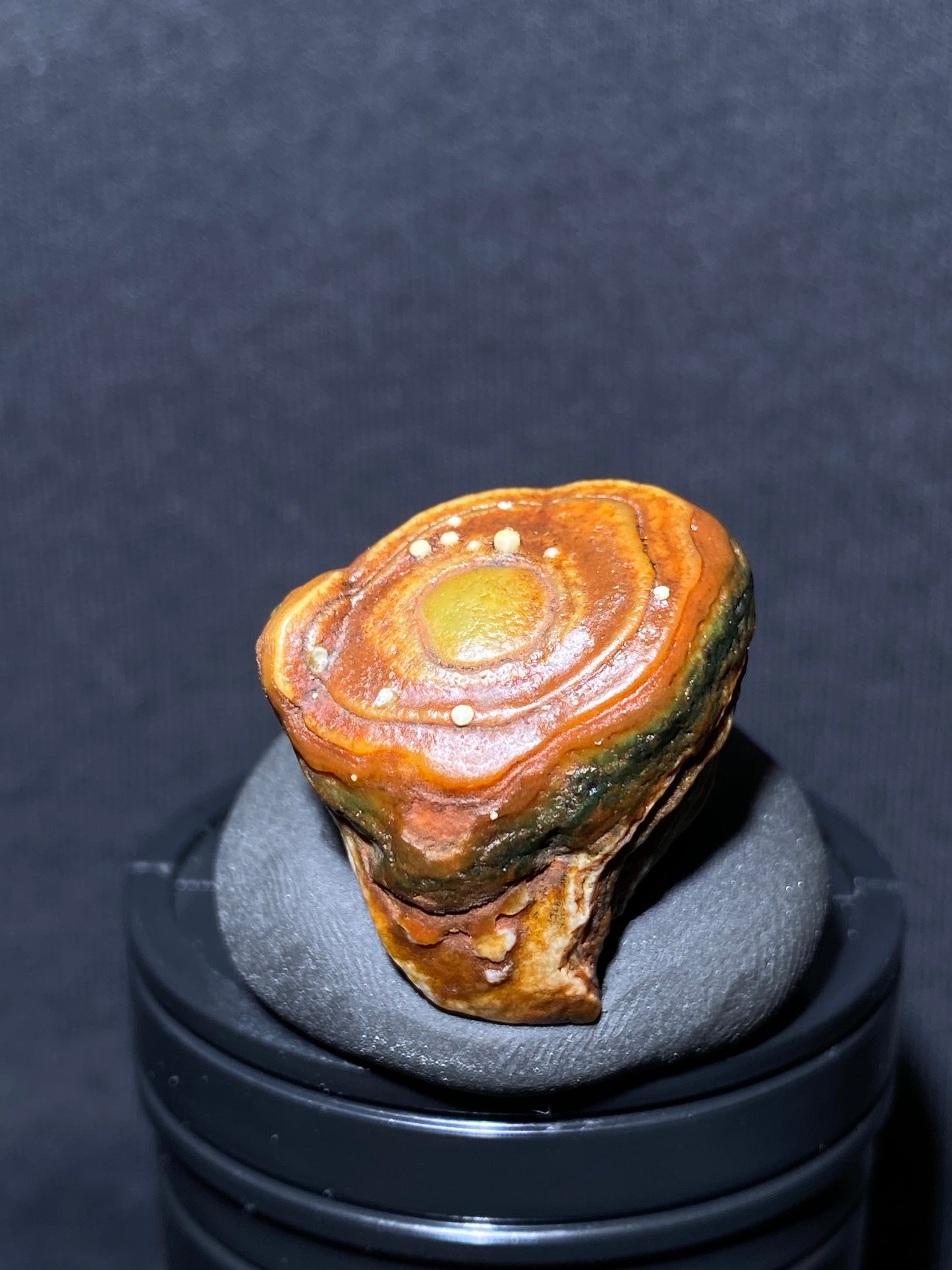 (1024)Alxa Desert Gobi eye Agate rough nature stone,Natural Color Raw Stone from Inner Mongolia.