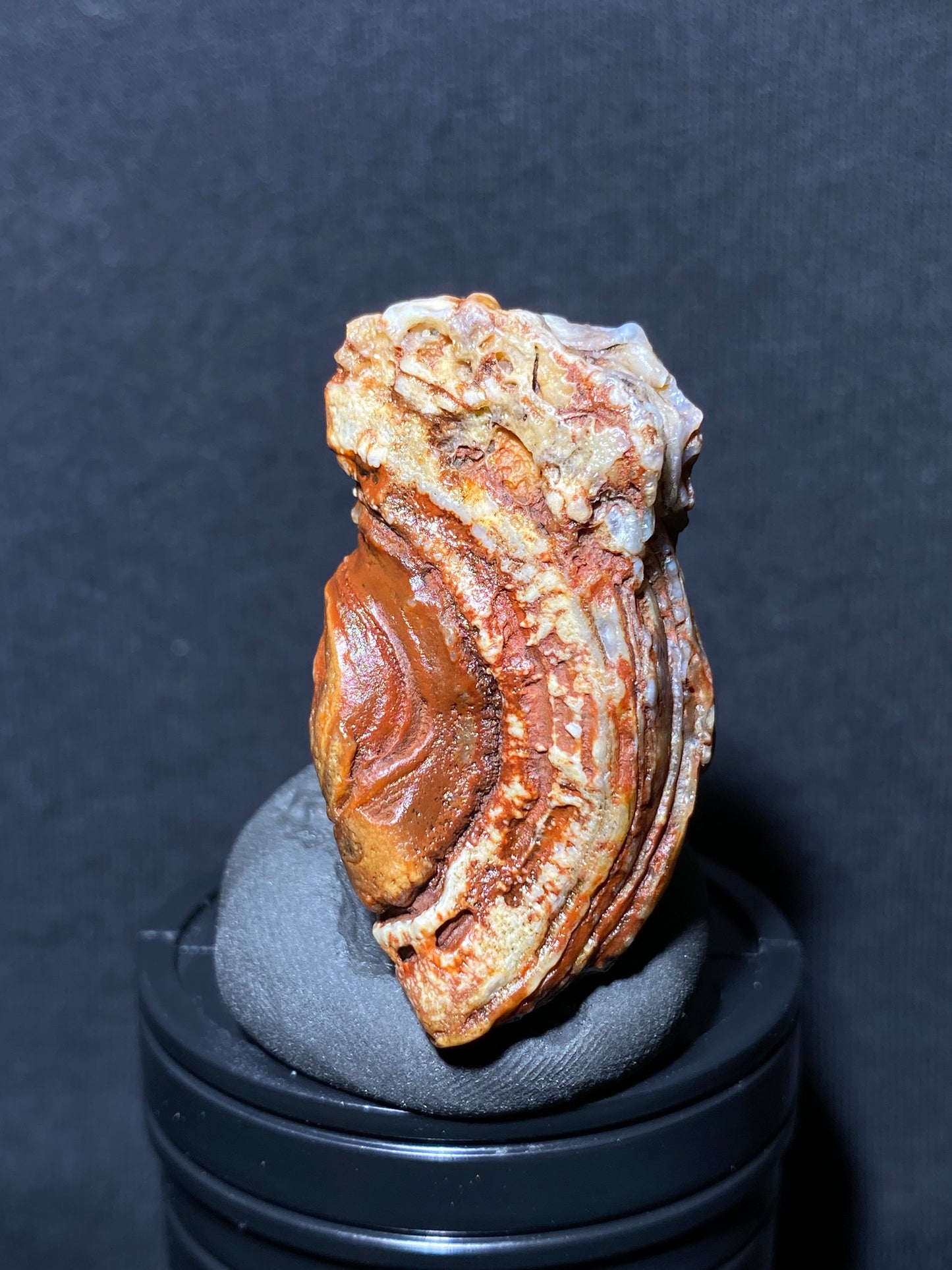 (1025)Alxa Desert Gobi red eye Agate, rough nature stone,Natural red Color Raw Stone from Inner Mongolia.