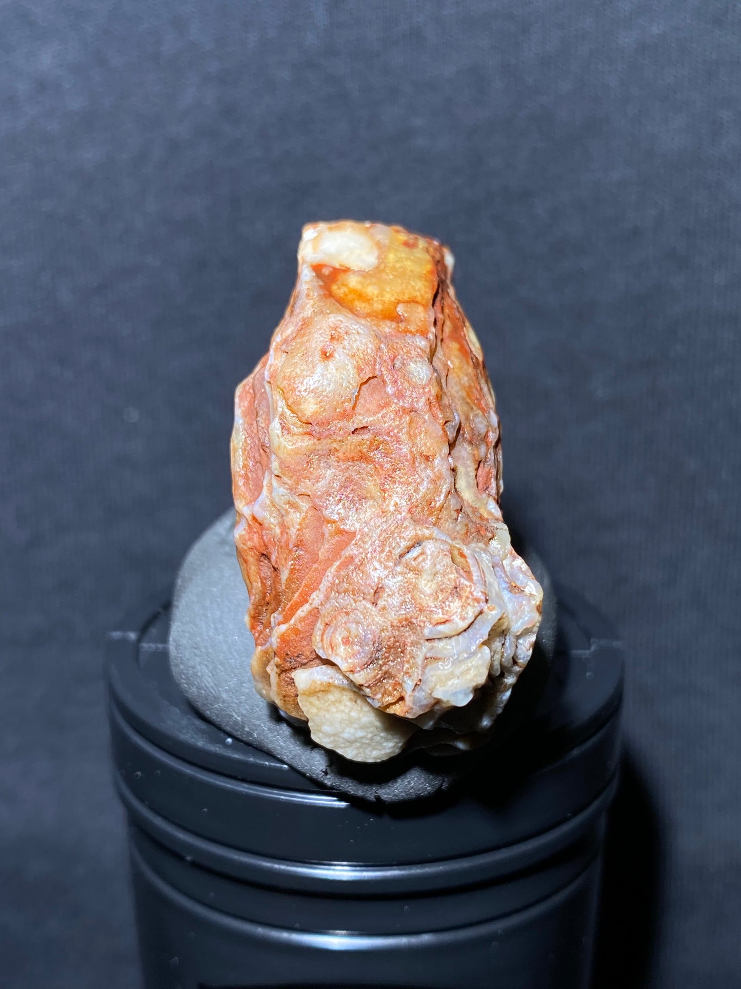 (1025)Alxa Desert Gobi red eye Agate, rough nature stone,Natural red Color Raw Stone from Inner Mongolia.