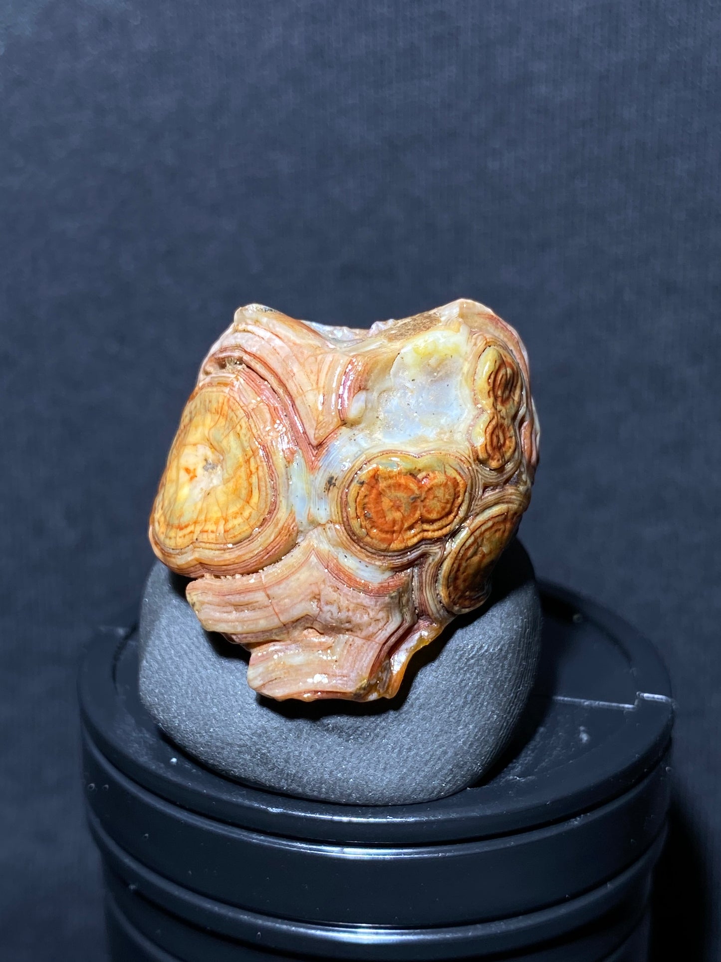 (1026)Alxa Desert Gobi eye Agate rough nature stone, face-like agate,Natural Color Raw Stone from Inner Mongolia.