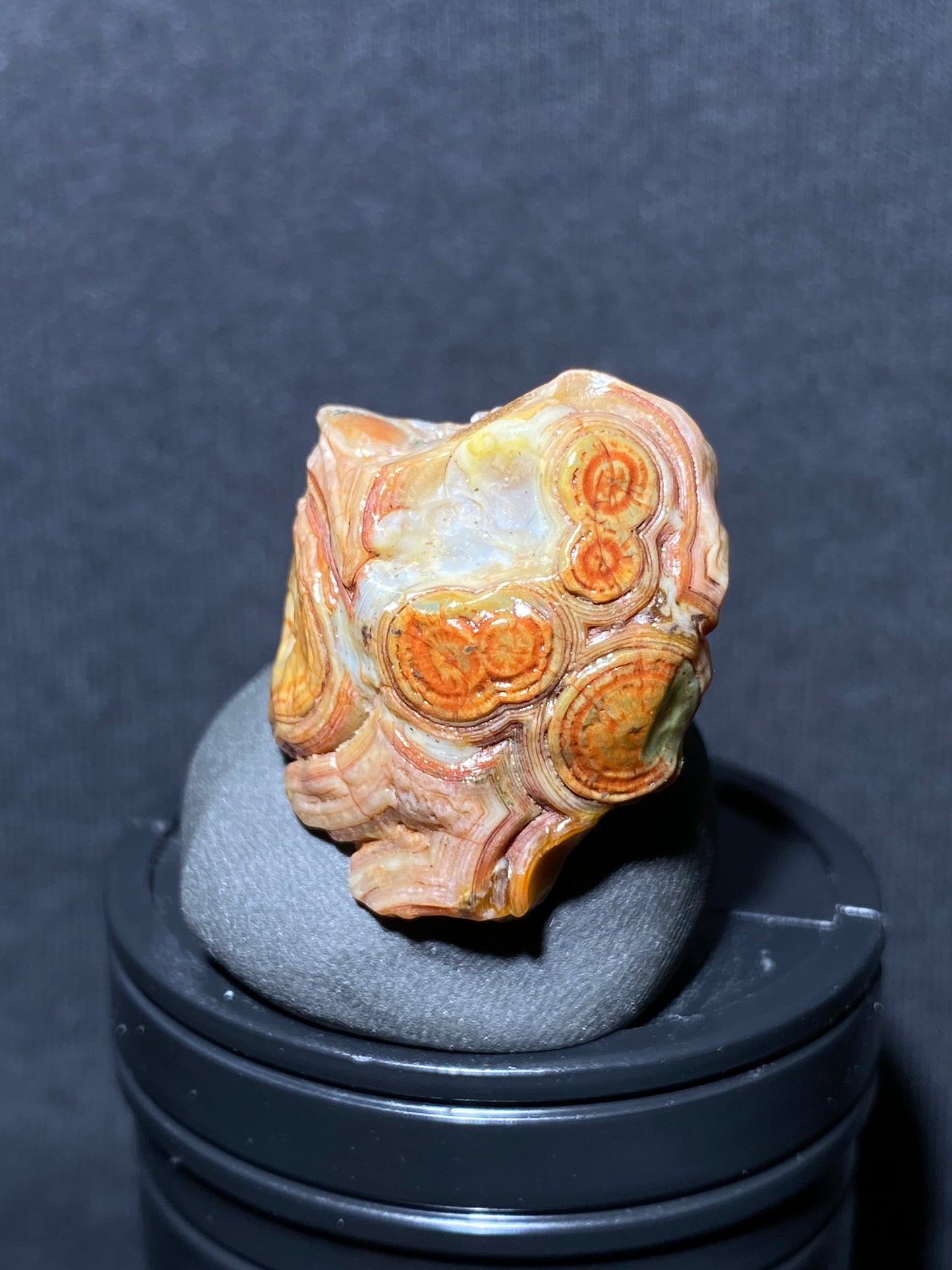 (1026)Alxa Desert Gobi eye Agate rough nature stone, face-like agate,Natural Color Raw Stone from Inner Mongolia.