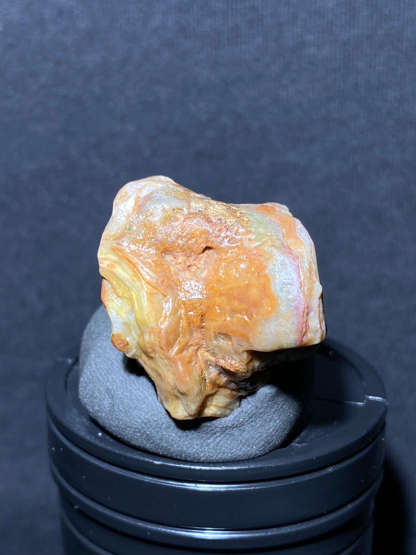 (1026)Alxa Desert Gobi eye Agate rough nature stone, face-like agate,Natural Color Raw Stone from Inner Mongolia.