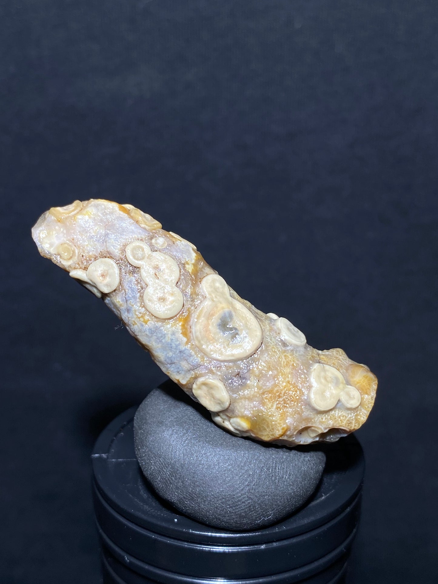 (1030)Alxa Desert Gobi eye Agate rough nature stone, face-like agate,Natural Color Raw Stone from Inner Mongolia.