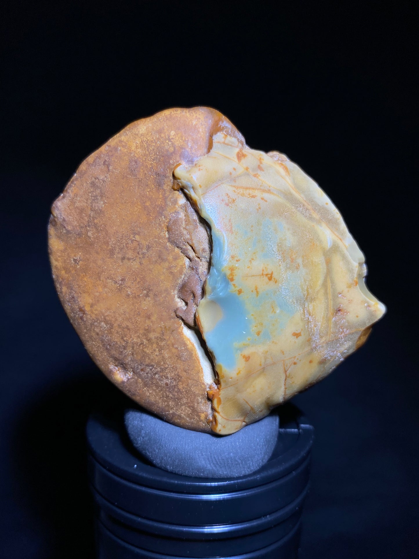 Desert Gobi Agate rough nature stone.