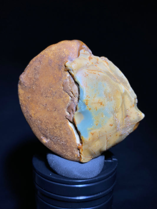 Desert Gobi Agate rough nature stone.