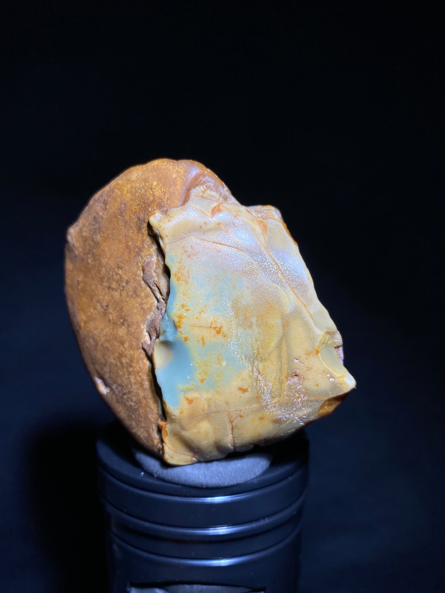 Desert Gobi Agate rough nature stone.