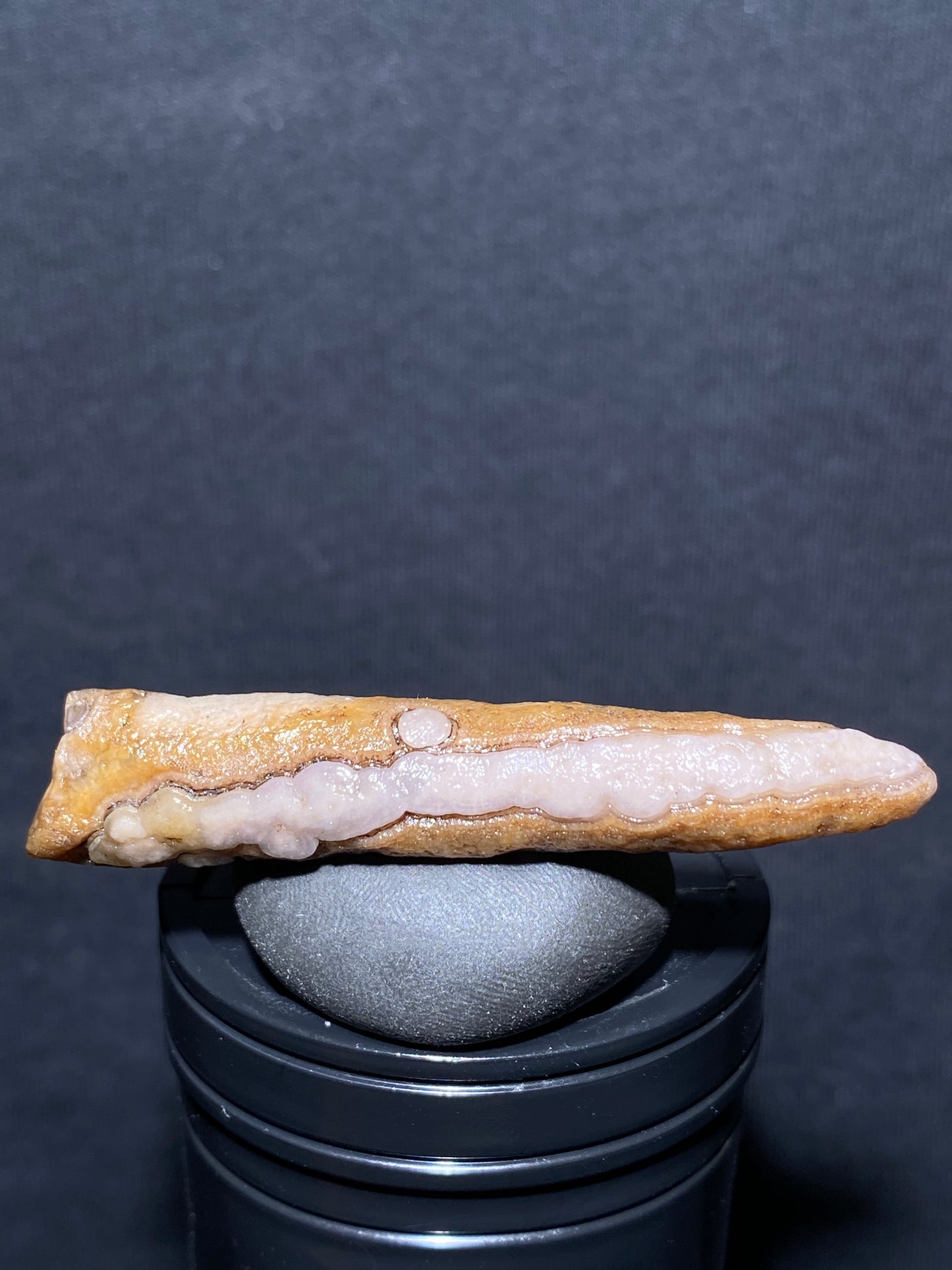 (1031)Alxa Desert Gobi eye Agate rough nature stone, Natural Color Raw Stone from Inner Mongolia.