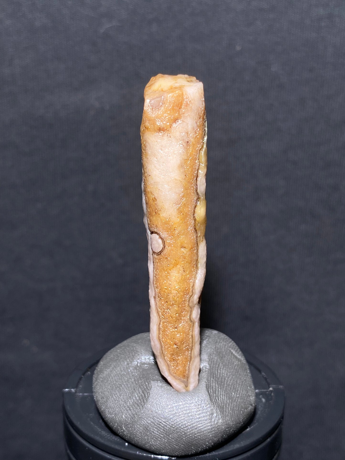 (1031)Alxa Desert Gobi eye Agate rough nature stone, Natural Color Raw Stone from Inner Mongolia.