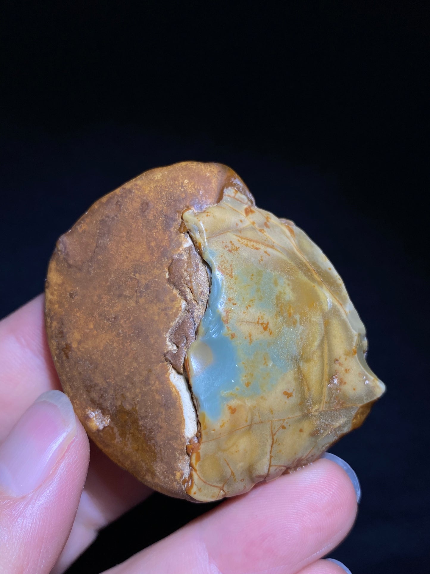 Desert Gobi Agate rough nature stone.