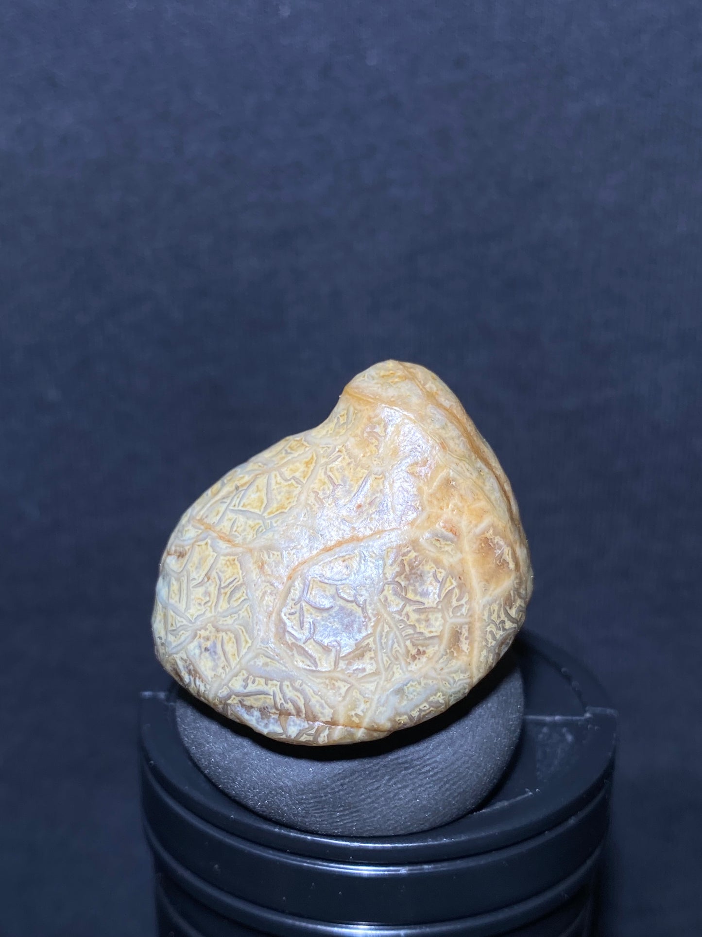 (1038)Alxa Desert Gobi vein Agate rough nature stone, Natural Color Raw Stone from Inner Mongolia.